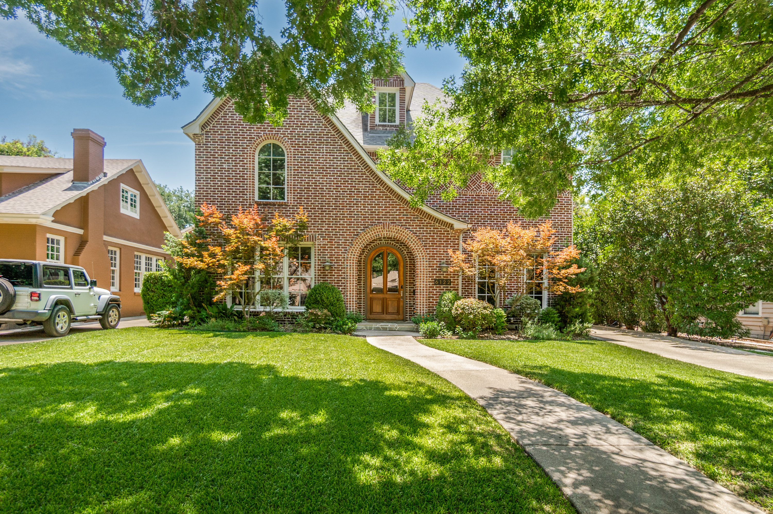  Storybook Tudor located in the Heart of the Swiss Avenue Historic District - 物件實景