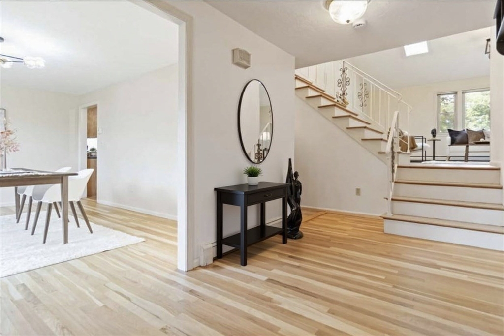 Natick, Massachusetts, 01760, United States, 4 Bedrooms Bedrooms, ,4 BathroomsBathrooms,Residential,For Sale,1950853