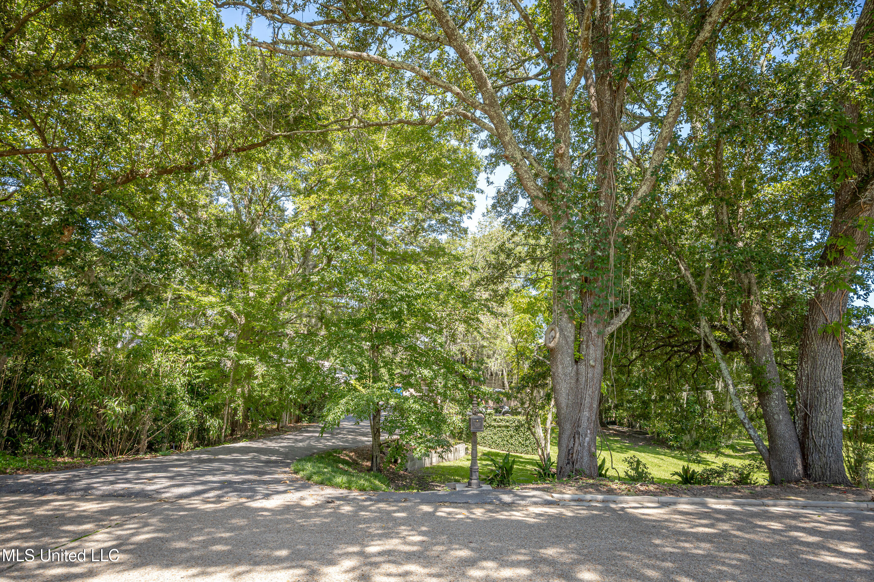 Ocean Springs, Mississippi, 39564, United States, 3 Bedrooms Bedrooms, ,3 BathroomsBathrooms,Residential,For Sale,1903607