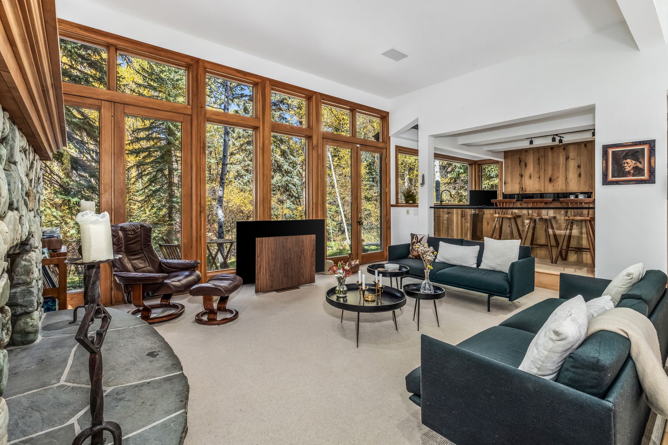  Live creekside in Aspen