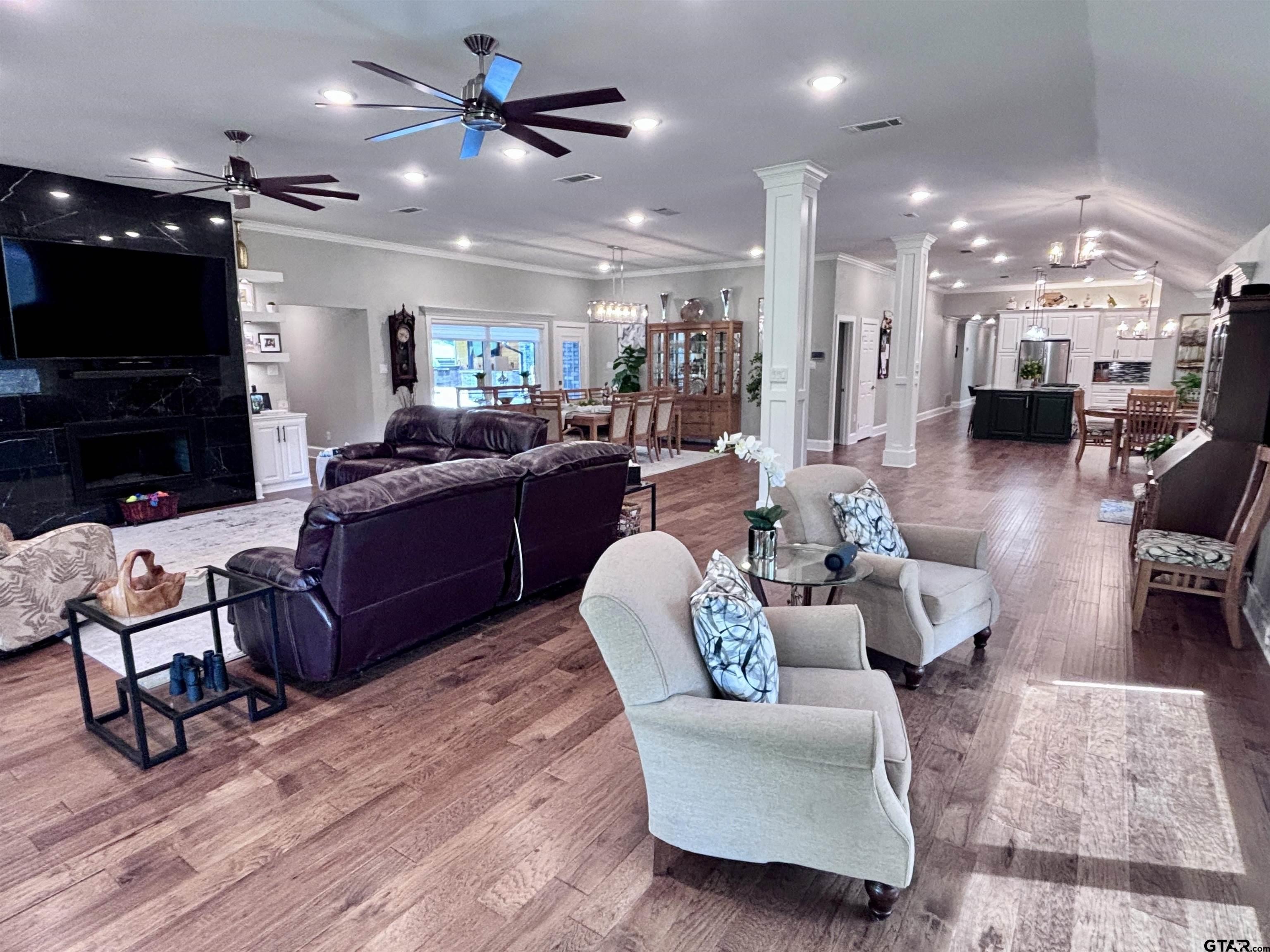 Pittsburg, Texas, 75686, United States, 4 Bedrooms Bedrooms, ,5 BathroomsBathrooms,Residential,For Sale,1942722