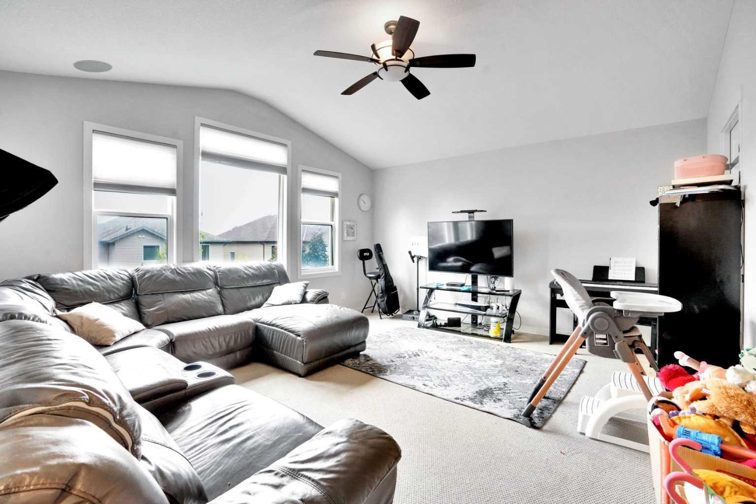 CALGARY, Alberta, T2X 0J7, CA, 3 Bedrooms Bedrooms, ,3 BathroomsBathrooms,Residential,For Sale,1906962