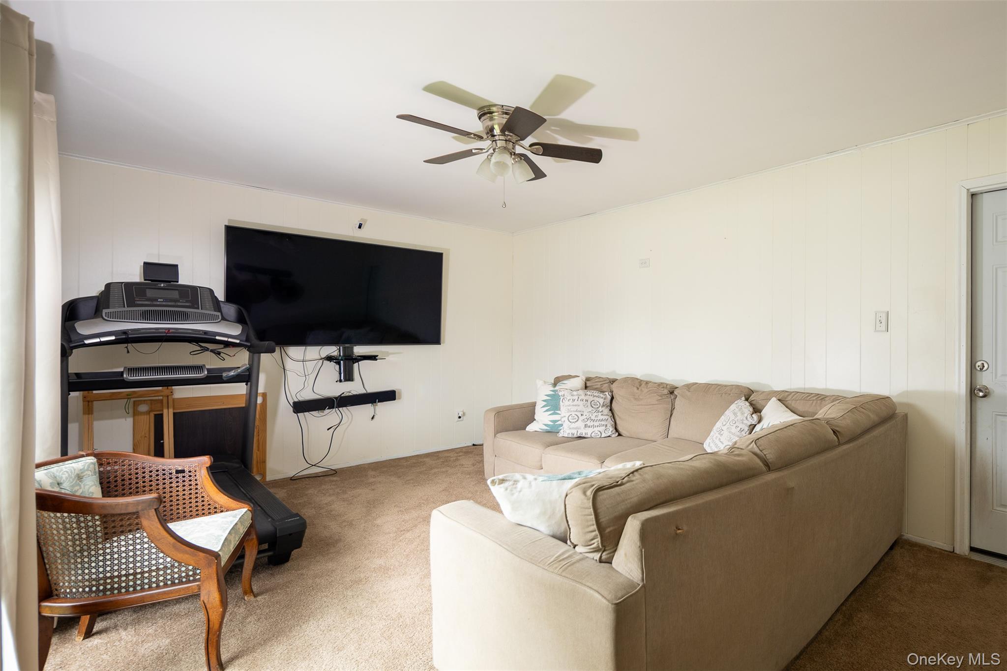 Port Jefferson Station, New York, 11776, United States, 3 Bedrooms Bedrooms, ,2 BathroomsBathrooms,Residential,For Sale,1938737