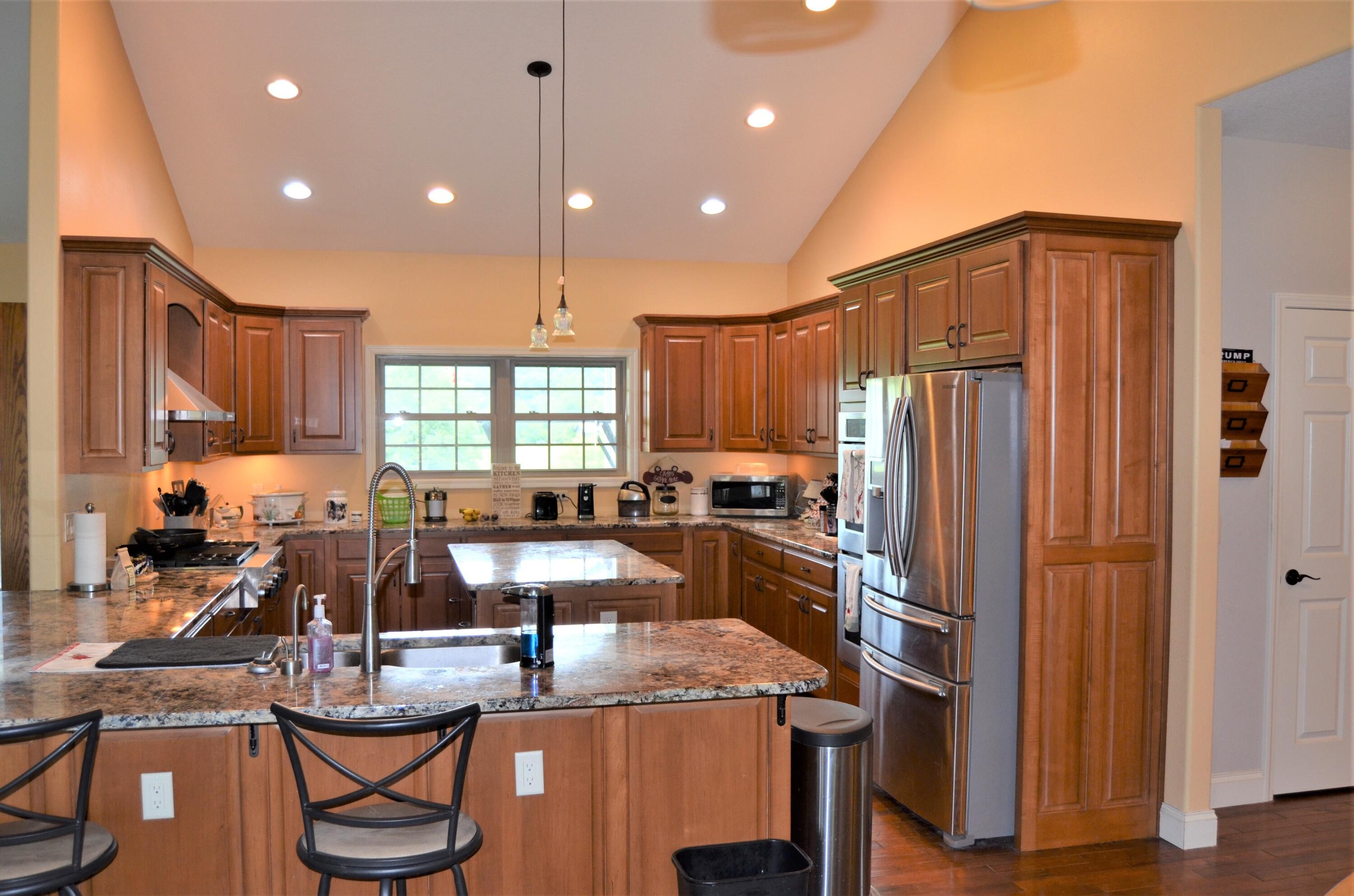 Crossville, Tennessee, 38571, United States, 4 Bedrooms Bedrooms, ,4 BathroomsBathrooms,Residential,For Sale,1916408