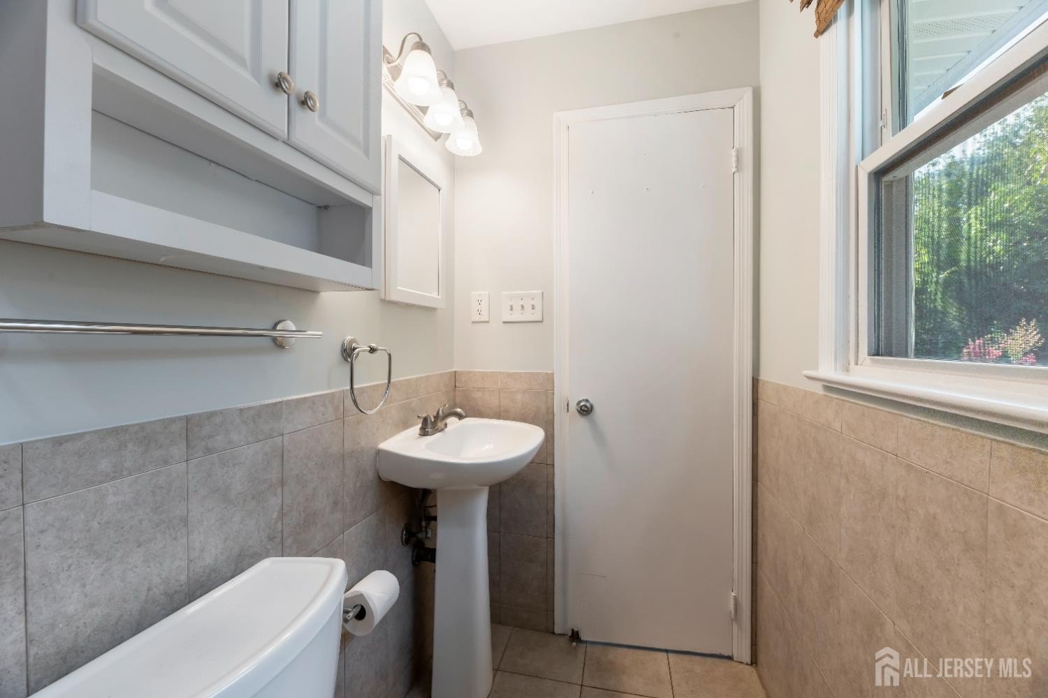 Edison, New Jersey, 08817, United States, 4 Bedrooms Bedrooms, ,2 BathroomsBathrooms,Residential,For Sale,1900843