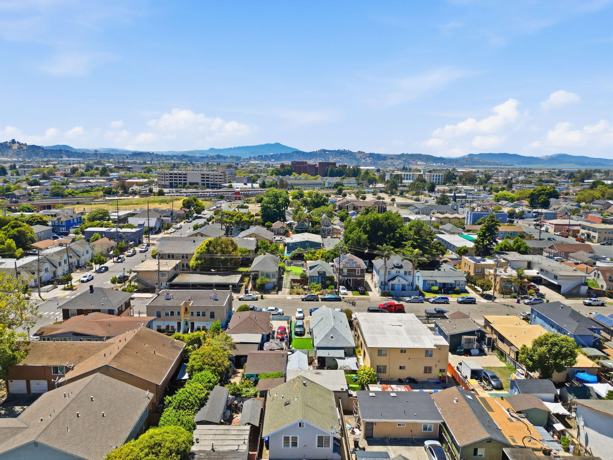  Two Detached Homes on One Lot - 物件實景