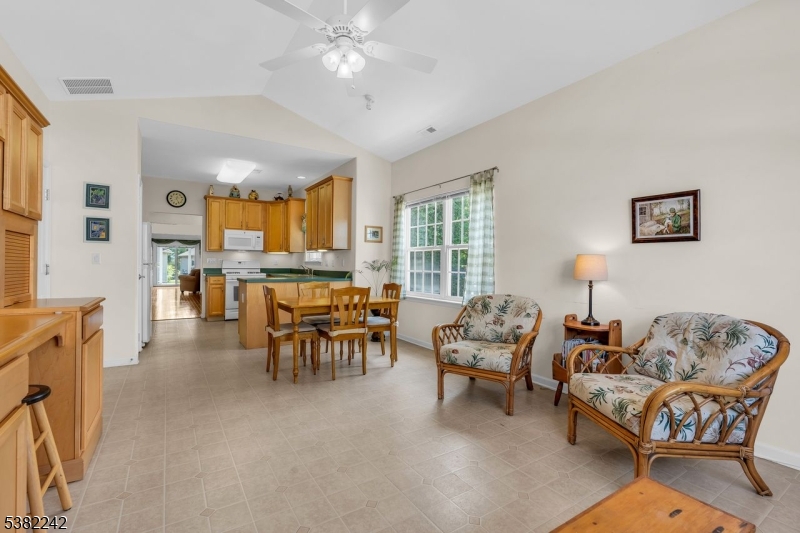 Franklin Twp., New Jersey, 08873, United States, 2 Bedrooms Bedrooms, ,2 BathroomsBathrooms,Residential,For Sale,1950059