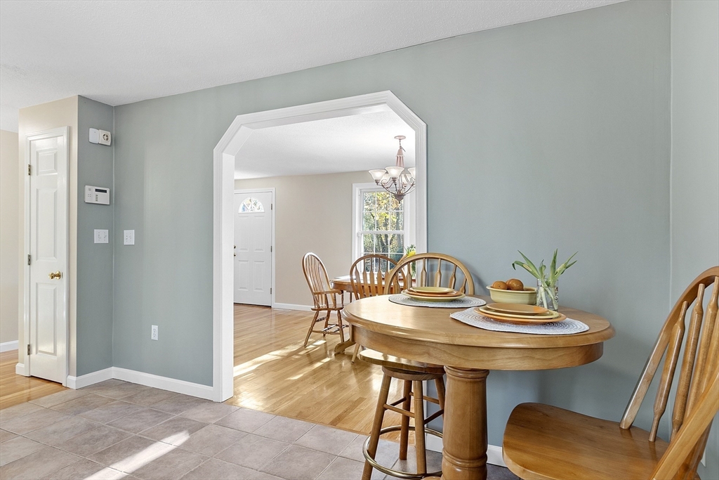 Dracut, Massachusetts, 01826, United States, 3 Bedrooms Bedrooms, ,2 BathroomsBathrooms,Residential,For Sale,1988134