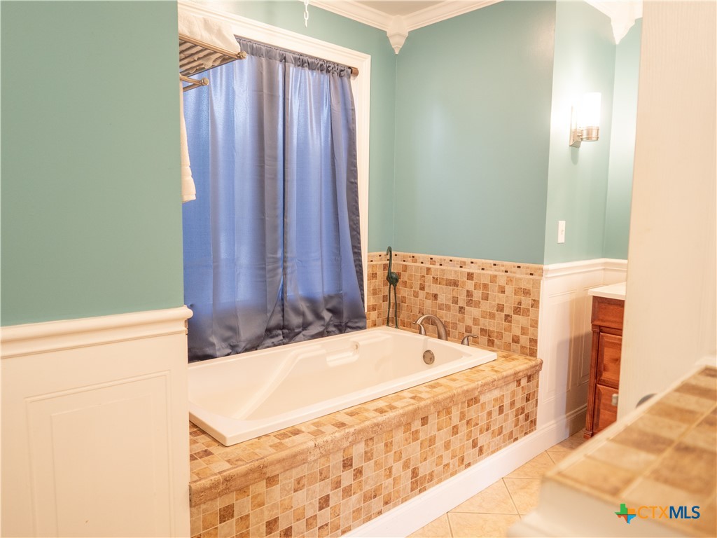 Victoria, Texas, 77905, United States, 5 Bedrooms Bedrooms, ,4 BathroomsBathrooms,Residential,For Sale,1989033