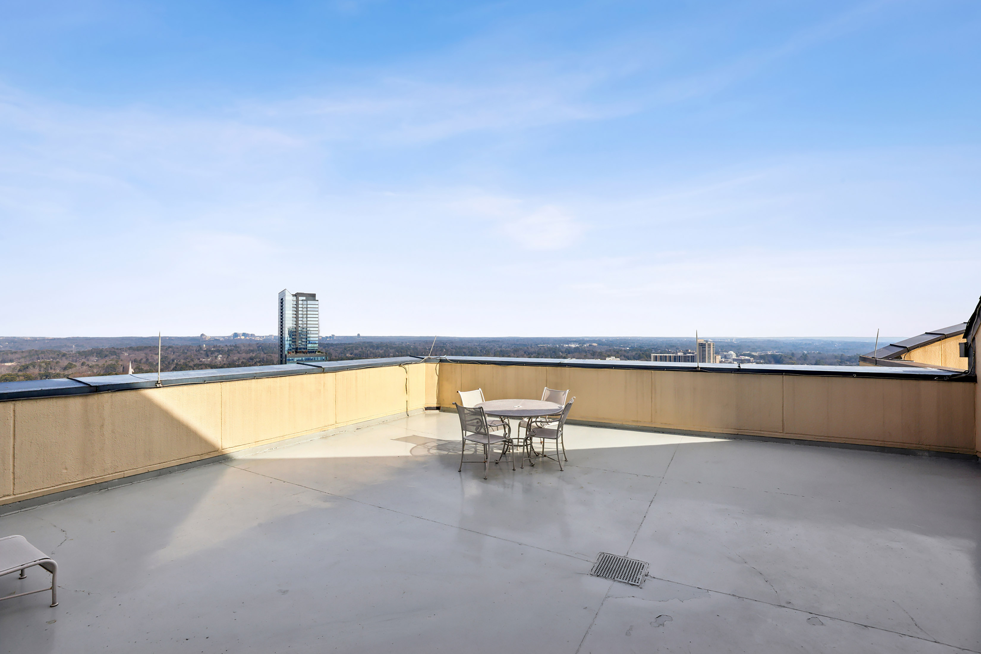  Welcome to Unit 2150 at The Oaks at Buckhead - 物件實景