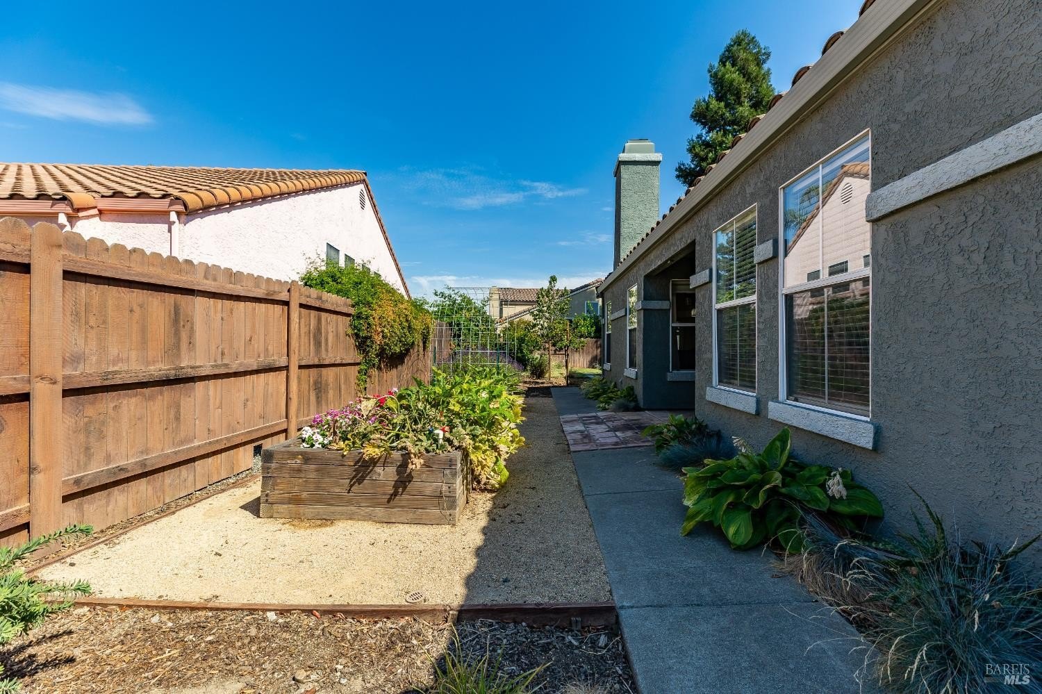 Vacaville, California, 95687, United States, 3 Bedrooms Bedrooms, ,2 BathroomsBathrooms,Residential,For Sale,1932568