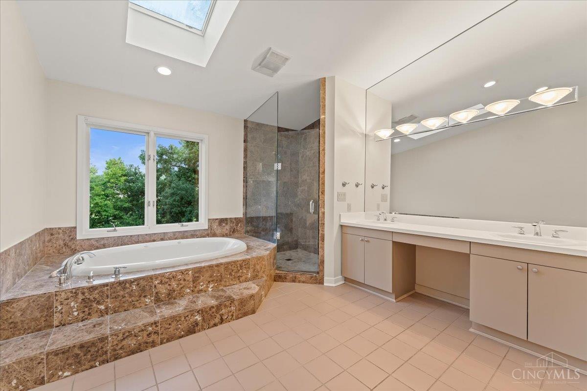 Cincinnati, Ohio, 45226, United States, 4 Bedrooms Bedrooms, ,4 BathroomsBathrooms,Residential,For Sale,1912021