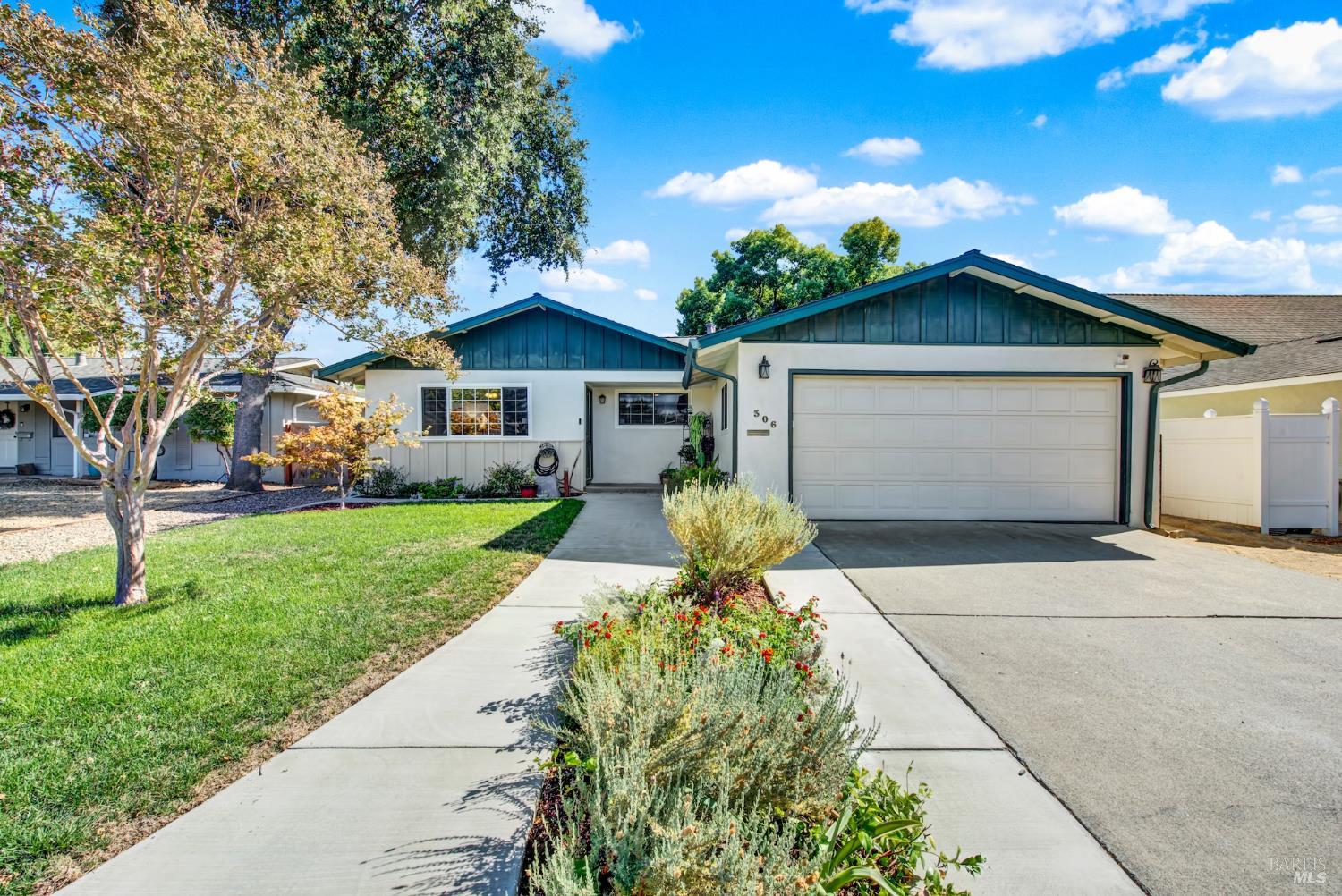 Vacaville, California, 95687, United States, 3 Bedrooms Bedrooms, ,2 BathroomsBathrooms,Residential,For Sale,1940371