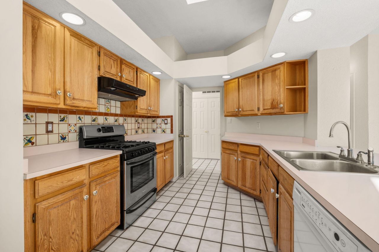 Albuquerque, New Mexico, 87111, United States, 4 Bedrooms Bedrooms, ,3 BathroomsBathrooms,Residential,For Sale,1947395