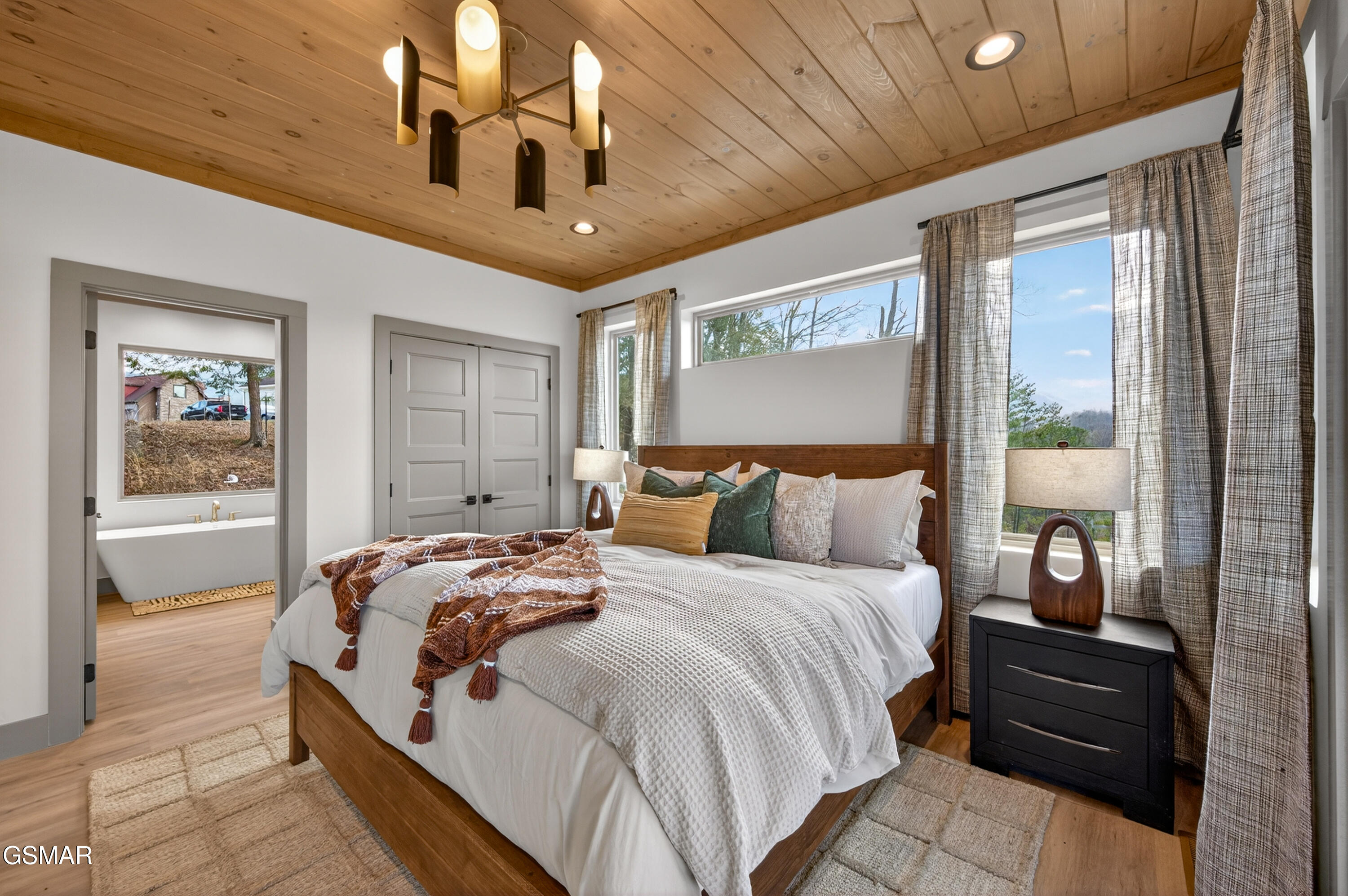 Sevierville, Tennessee, 37862, United States, 5 Bedrooms Bedrooms, ,7 BathroomsBathrooms,Residential,For Sale,2008149