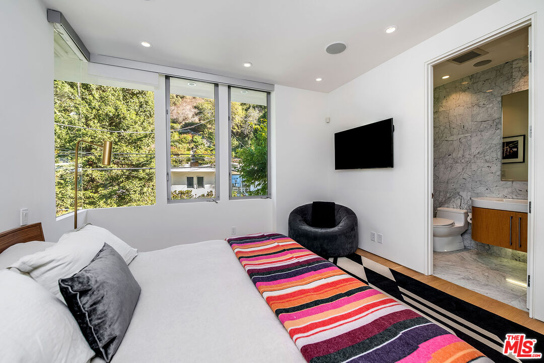 Beverly Hills, California, 90210, United States, 4 Bedrooms Bedrooms, ,5 BathroomsBathrooms,Residential,For Sale,1687212