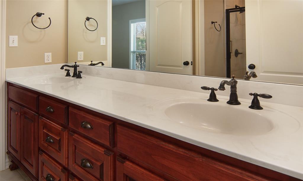 Weatherford, Texas, 76088, United States, 3 Bedrooms Bedrooms, ,3 BathroomsBathrooms,Residential,For Sale,1974096