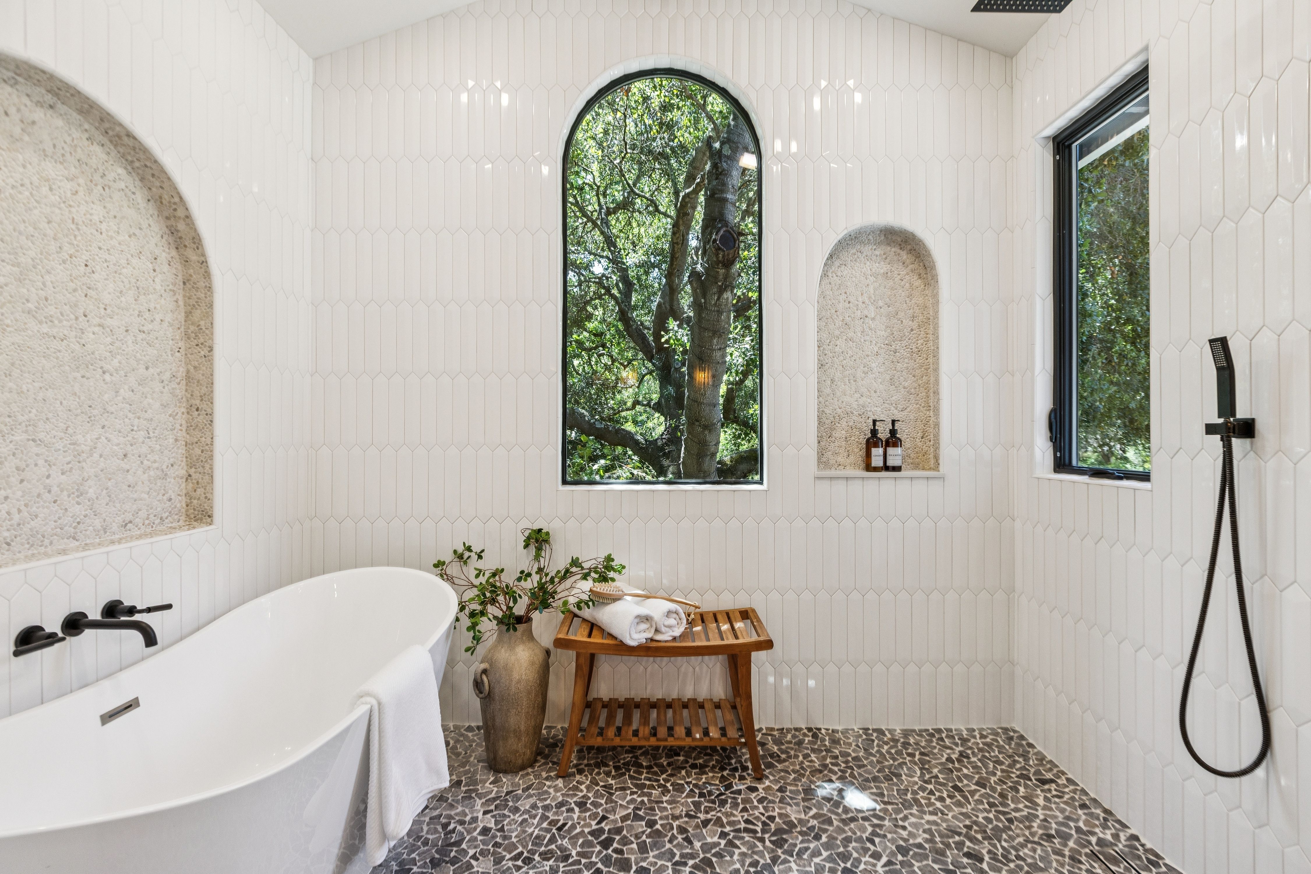  Private Gated Sanctuary With Expansive Outdoor Living - 物件實景