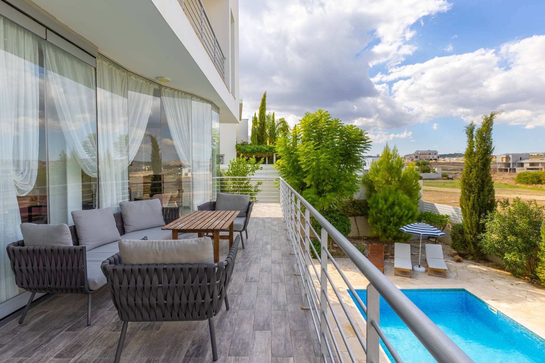  Three-Level Five-Bedroom Villa with Private Pool in Aradippou, Larnaca - 物件實景