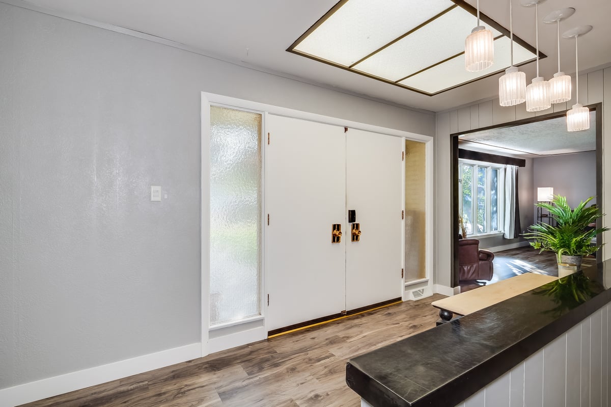 Cheyenne, Wyoming, 82009, United States, 6 Bedrooms Bedrooms, ,2 BathroomsBathrooms,Residential,For Sale,1979014