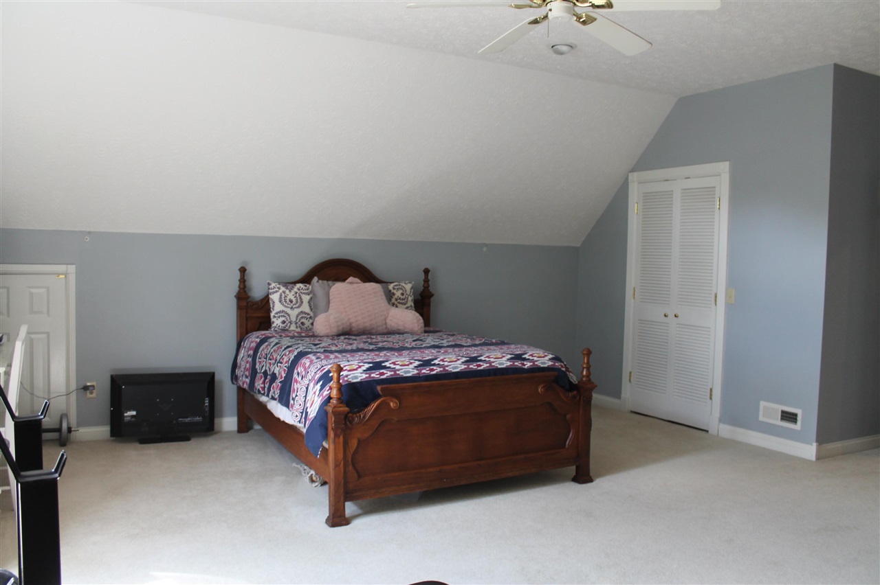 Alvaton, Kentucky, 42122, United States, 5 Bedrooms Bedrooms, ,4 BathroomsBathrooms,Residential,For Sale,1908612