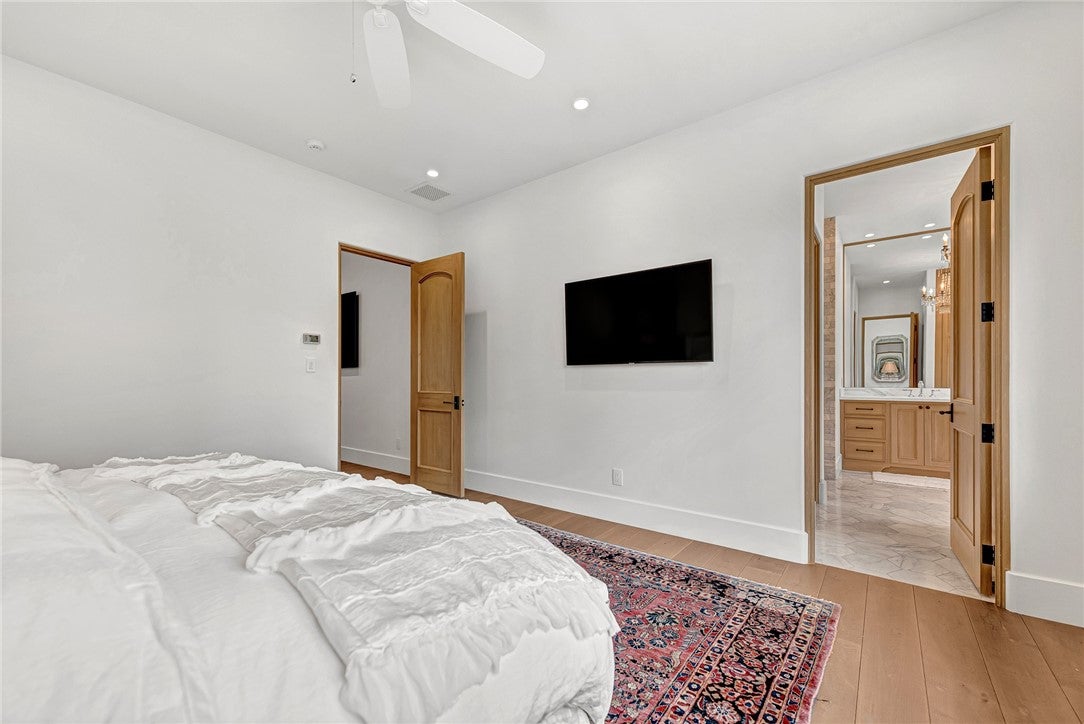 Fayetteville, Arkansas, 72704, United States, 4 Bedrooms Bedrooms, ,5 BathroomsBathrooms,Residential,For Sale,1993299