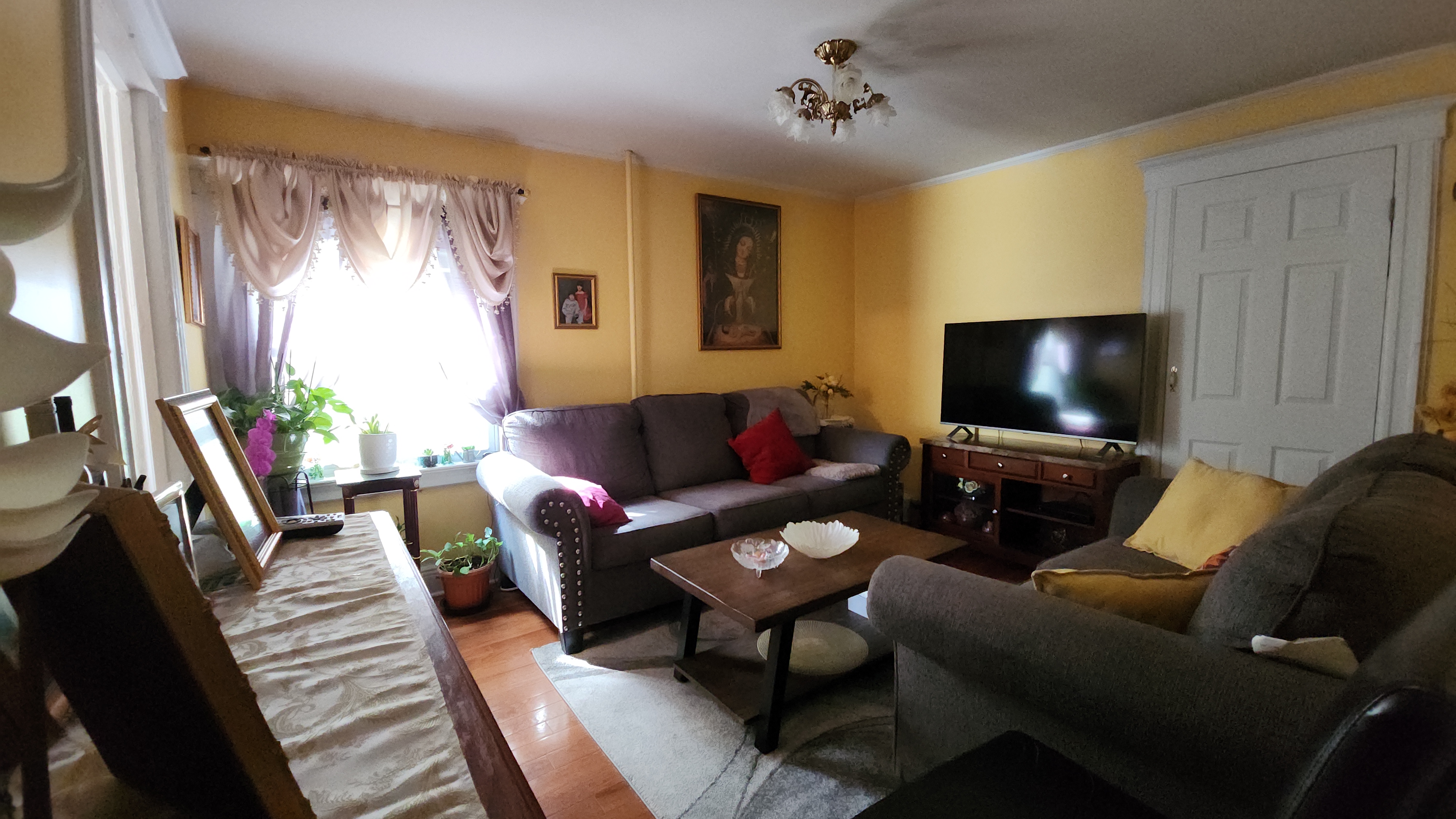 Elmhurst, New York, 11373, United States, 10 Bedrooms Bedrooms, ,3 BathroomsBathrooms,Residential,For Sale,1895054