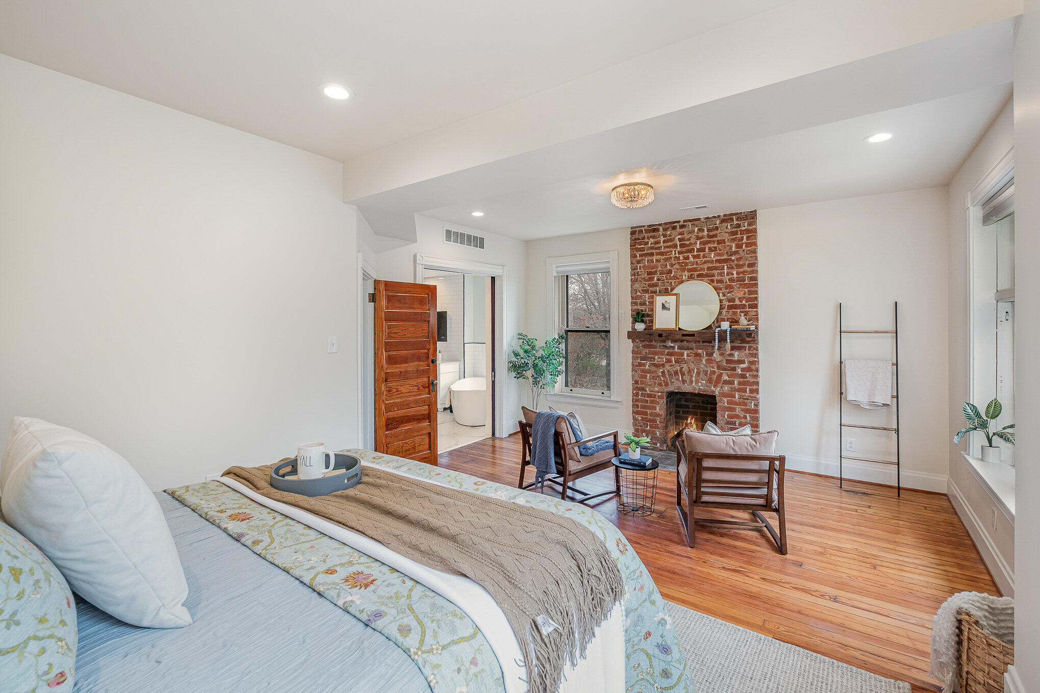 Newport, Kentucky, 41071, United States, 4 Bedrooms Bedrooms, ,4 BathroomsBathrooms,Residential,For Sale,1915092