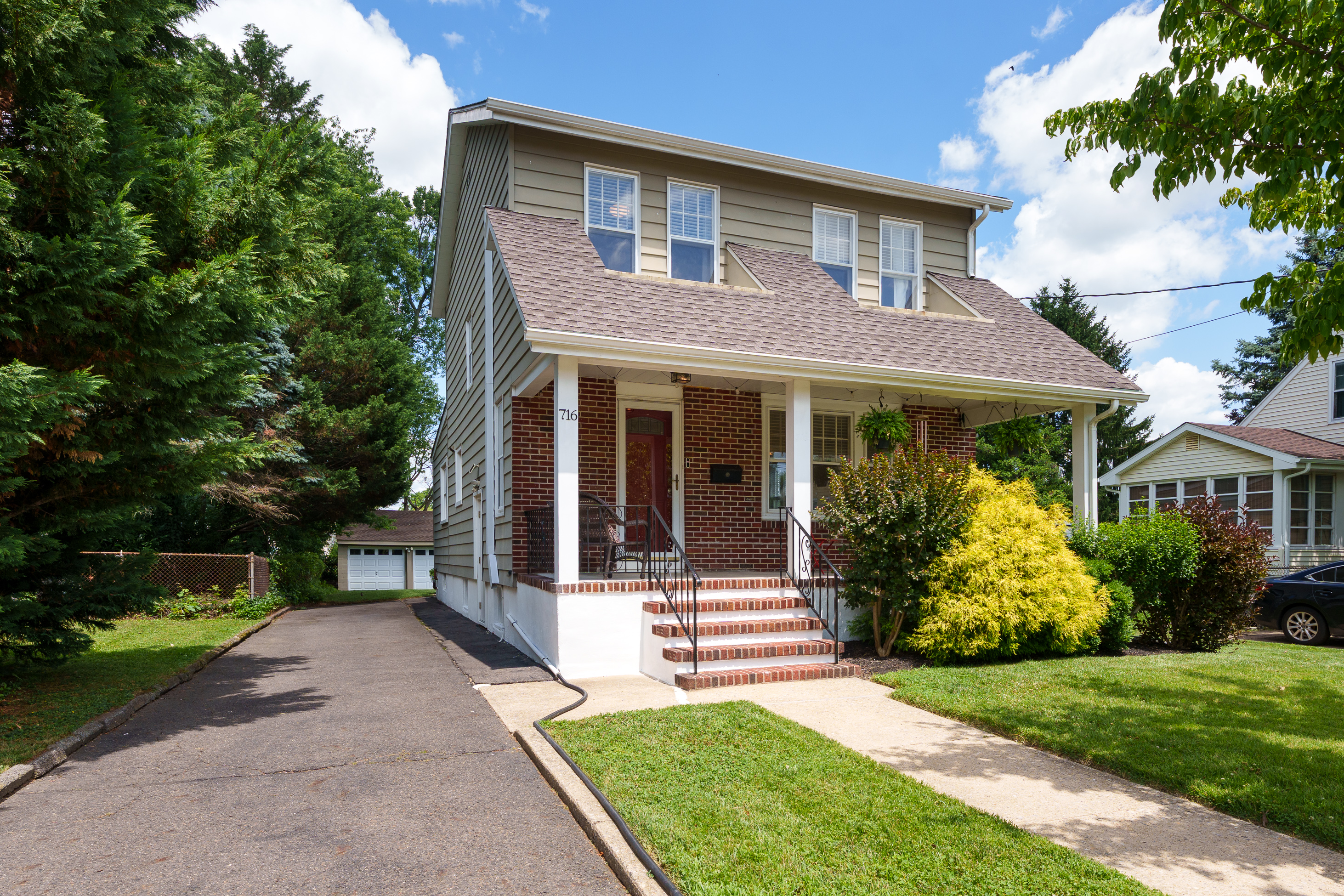  Classic Craftsman with Appealing Location - 物件實景