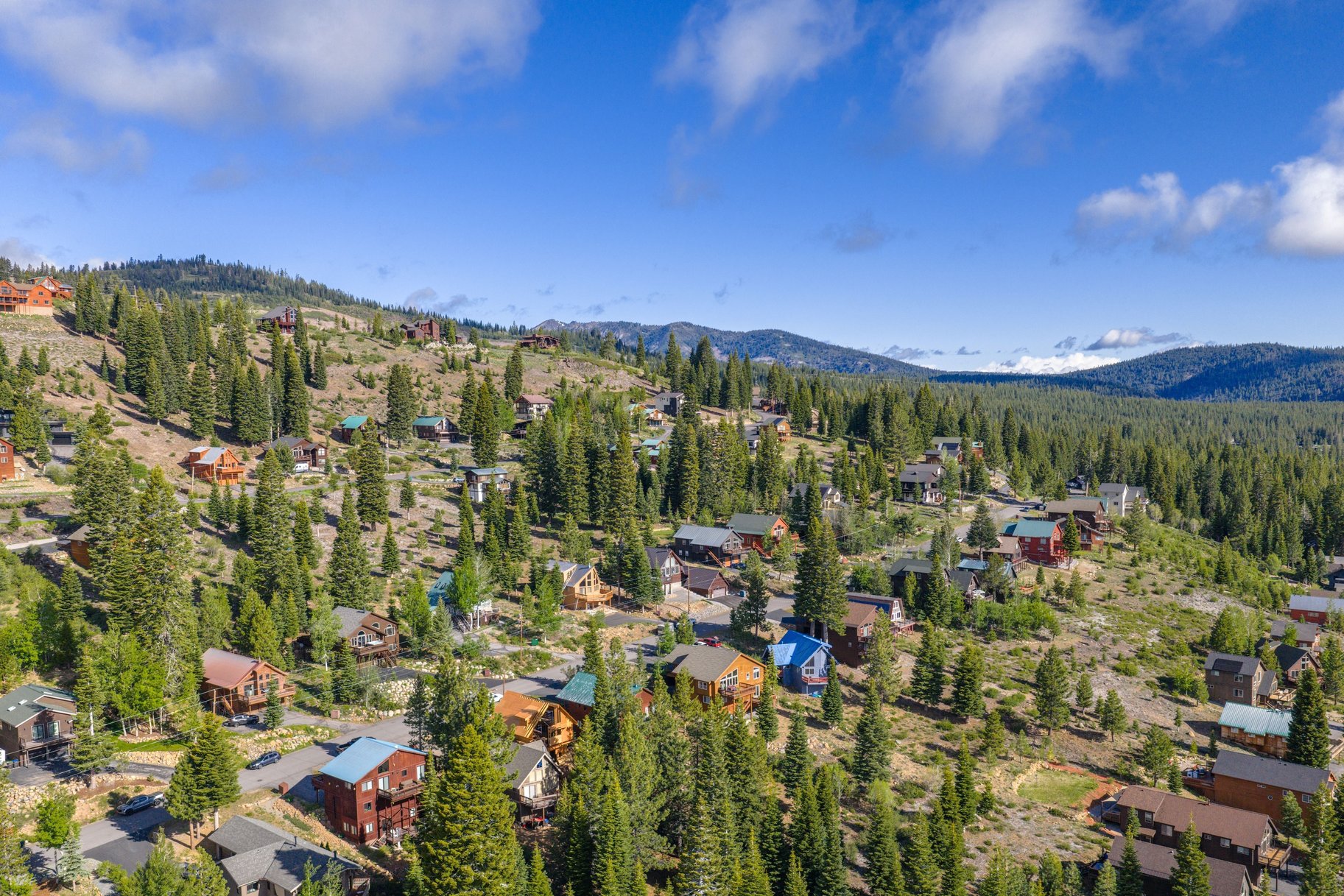  Modern Tahoe Donner Retreat with Panoramic Mountain Views & Elevated Living - 物件實景