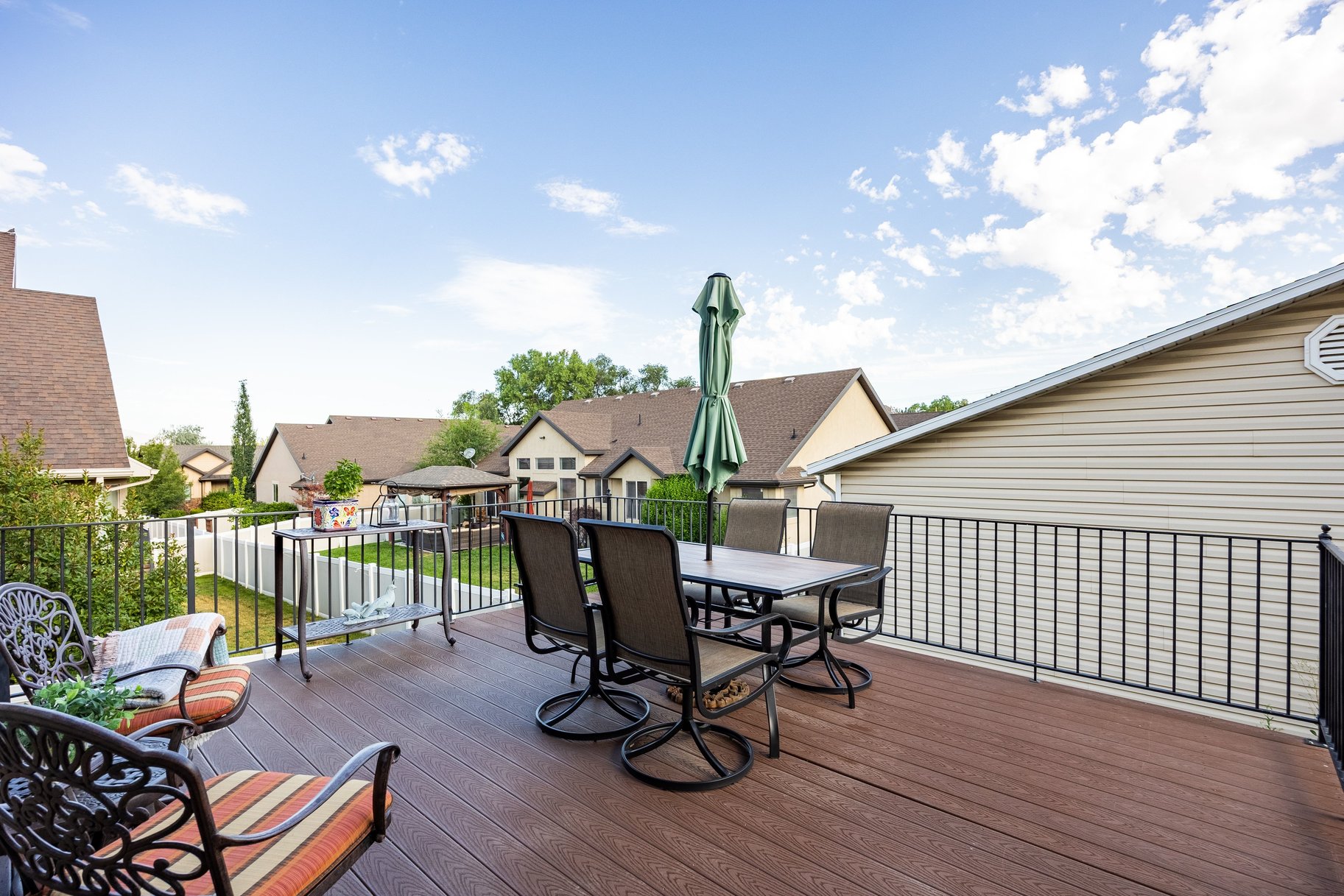  Beautifully Designed Home with a Main-Level Primary & Inviting Outdoor Spaces - 物件實景