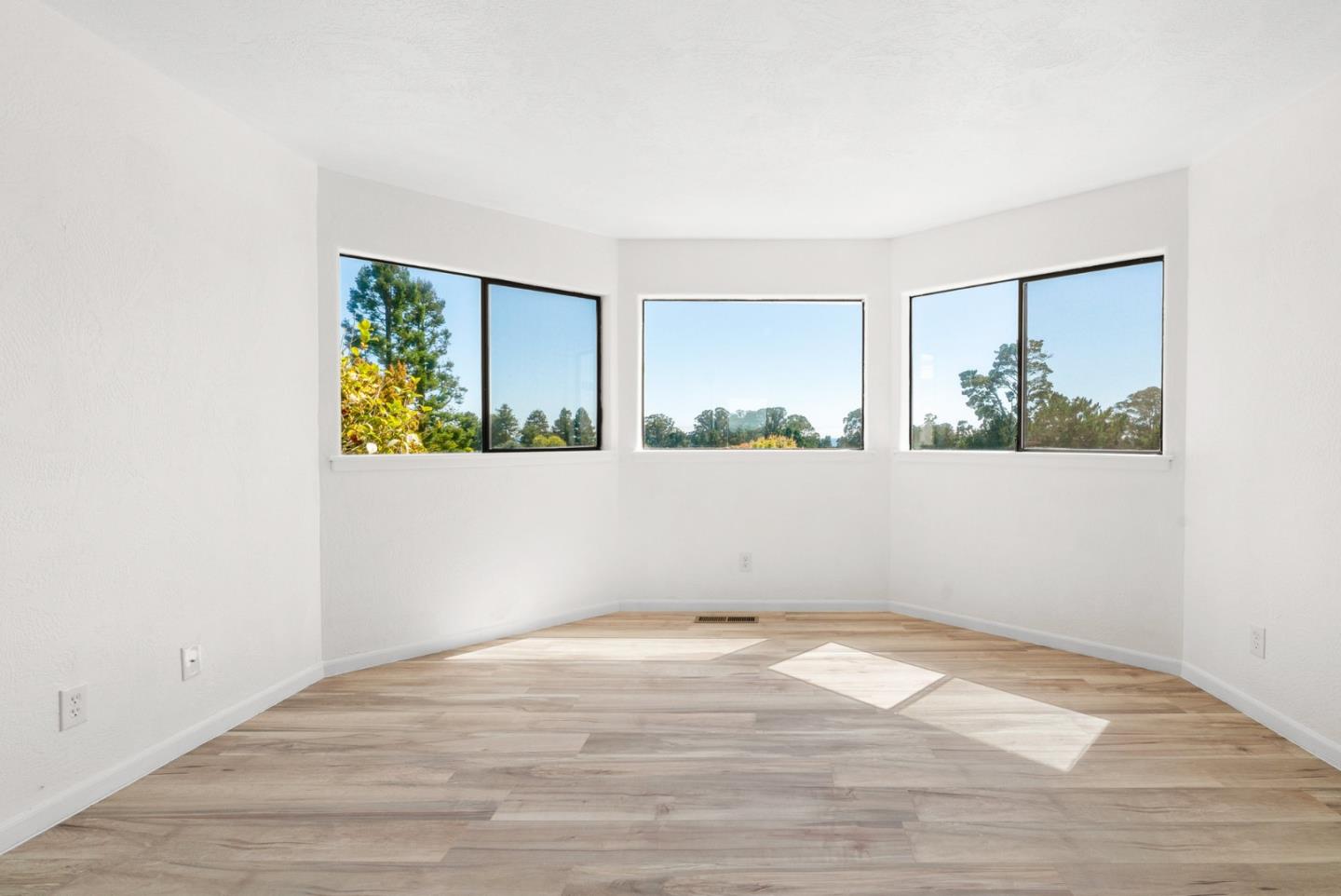 Aptos, California, 95003, United States, 5 Bedrooms Bedrooms, ,3 BathroomsBathrooms,Residential,For Sale,1895468