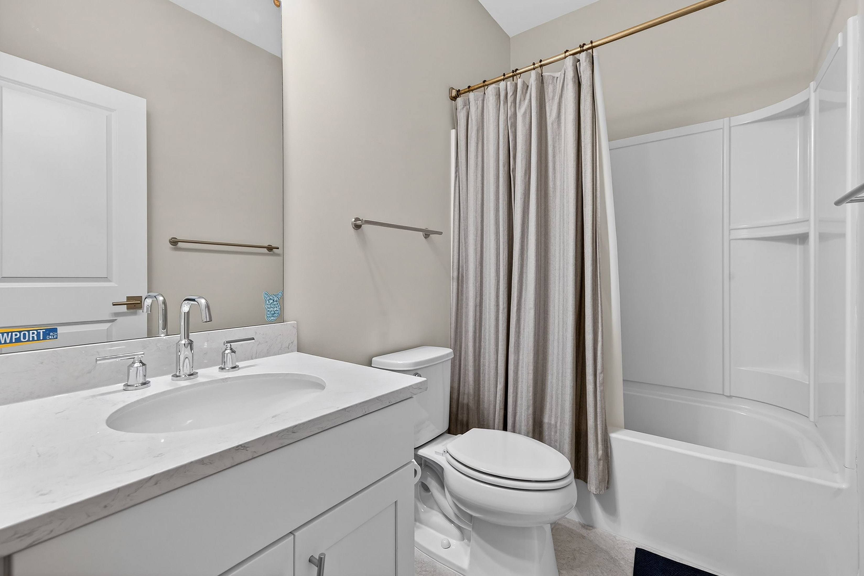  Stunning Three Bedroom Townhome in Convenient Boutique Community - 物件實景