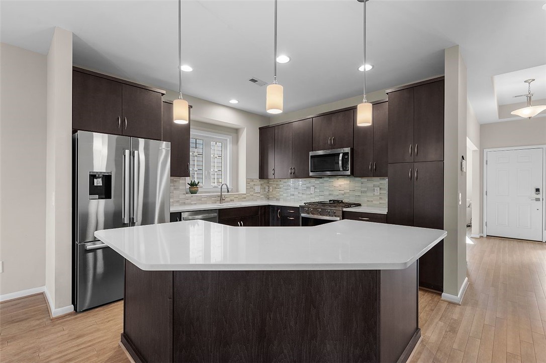 Ohio Twp, Pennsylvania, 15237, United States, 2 Bedrooms Bedrooms, ,3 BathroomsBathrooms,Residential,For Sale,1984724