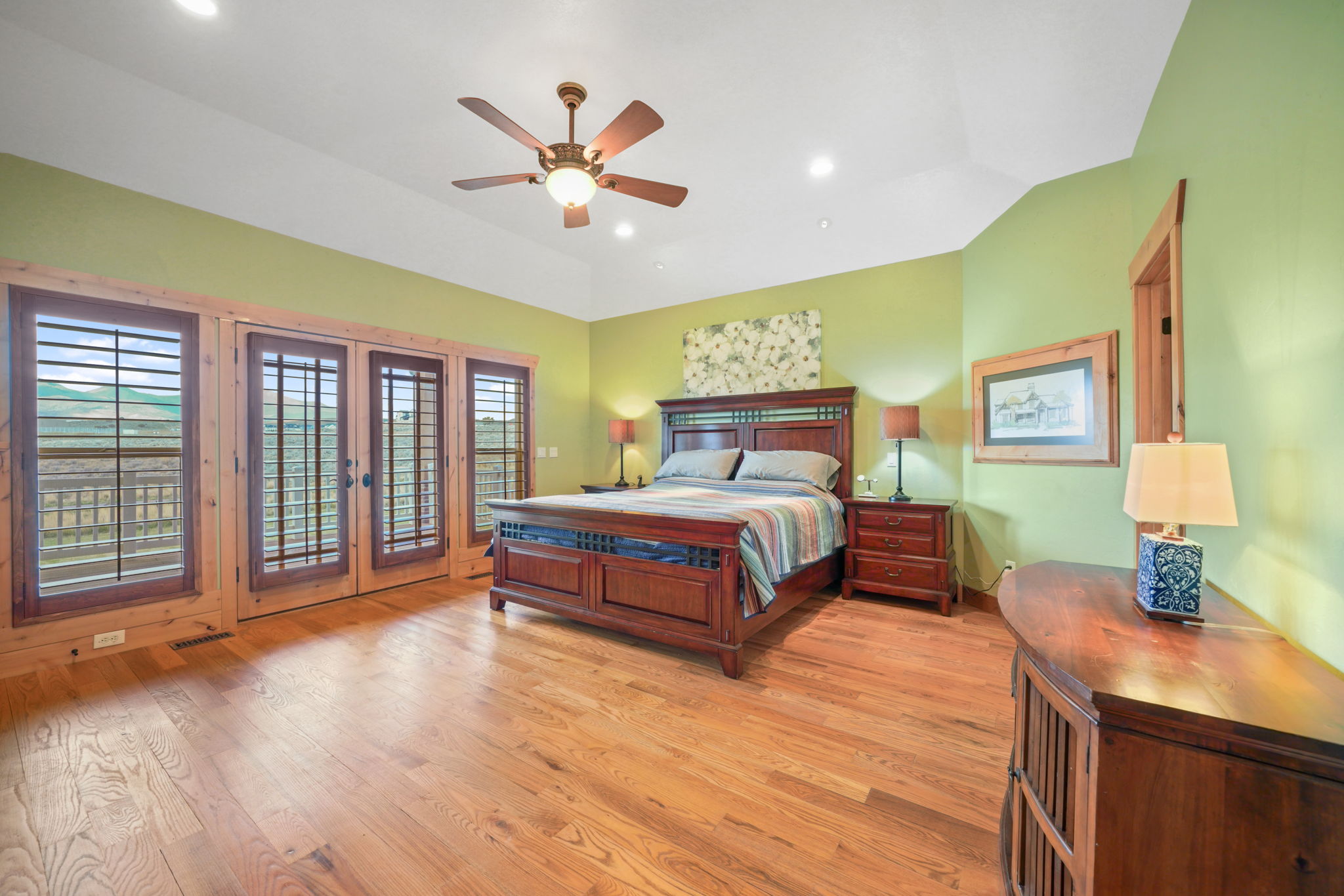 Eagle Mountain, Utah, 84005, United States, 6 Bedrooms Bedrooms, ,5 BathroomsBathrooms,Residential,For Sale,1990791