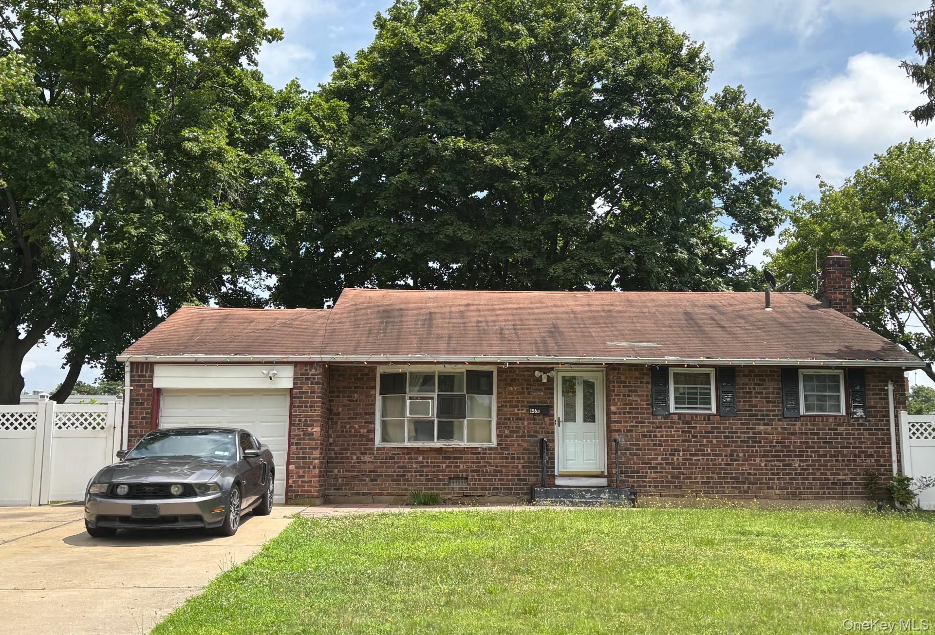 Bay Shore, New York, 11706, United States, 3 Bedrooms Bedrooms, ,3 BathroomsBathrooms,Residential,For Sale,1992406