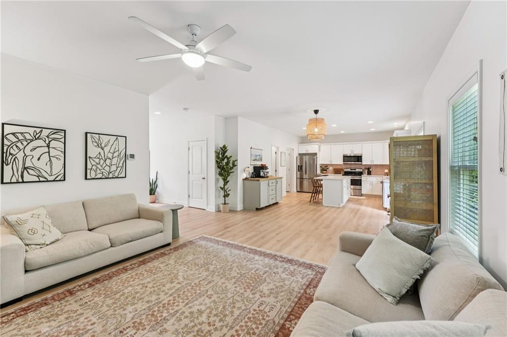 Canton, Georgia, 30114, United States, 6 Bedrooms Bedrooms, ,4 BathroomsBathrooms,Residential,For Sale,1978205