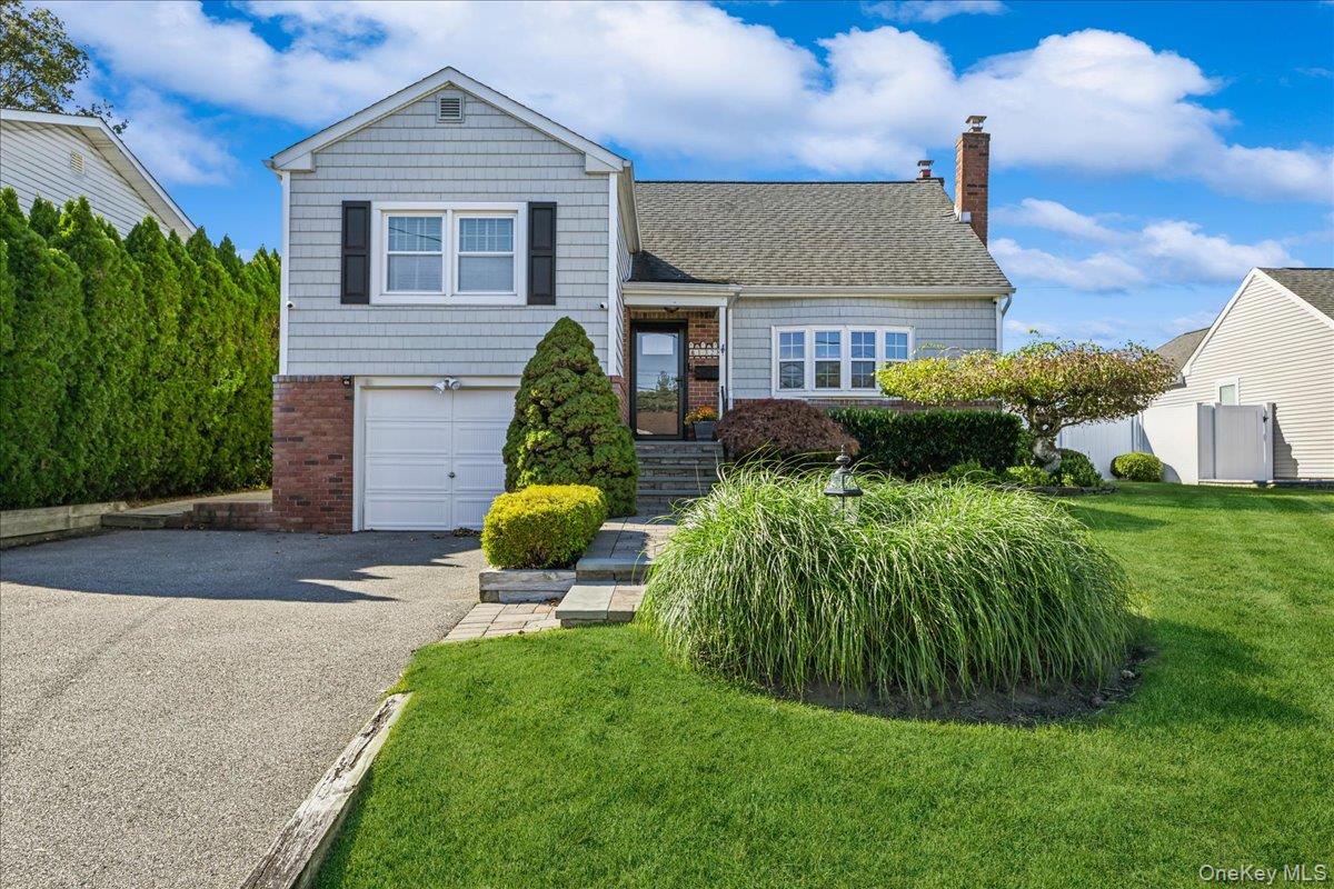 North Bellmore, New York, 11710, United States, 3 Bedrooms Bedrooms, ,2 BathroomsBathrooms,Residential,For Sale,1991697