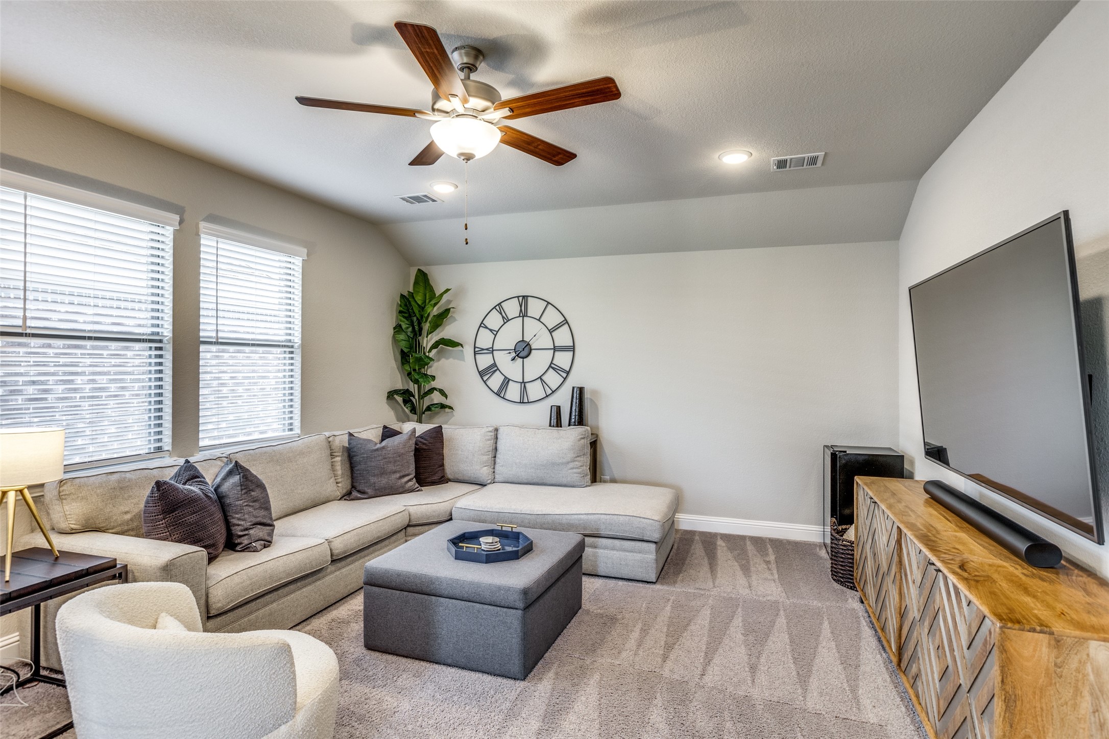 Carrollton, Texas, 75010, United States, 3 Bedrooms Bedrooms, ,3 BathroomsBathrooms,Residential,For Sale,1907540