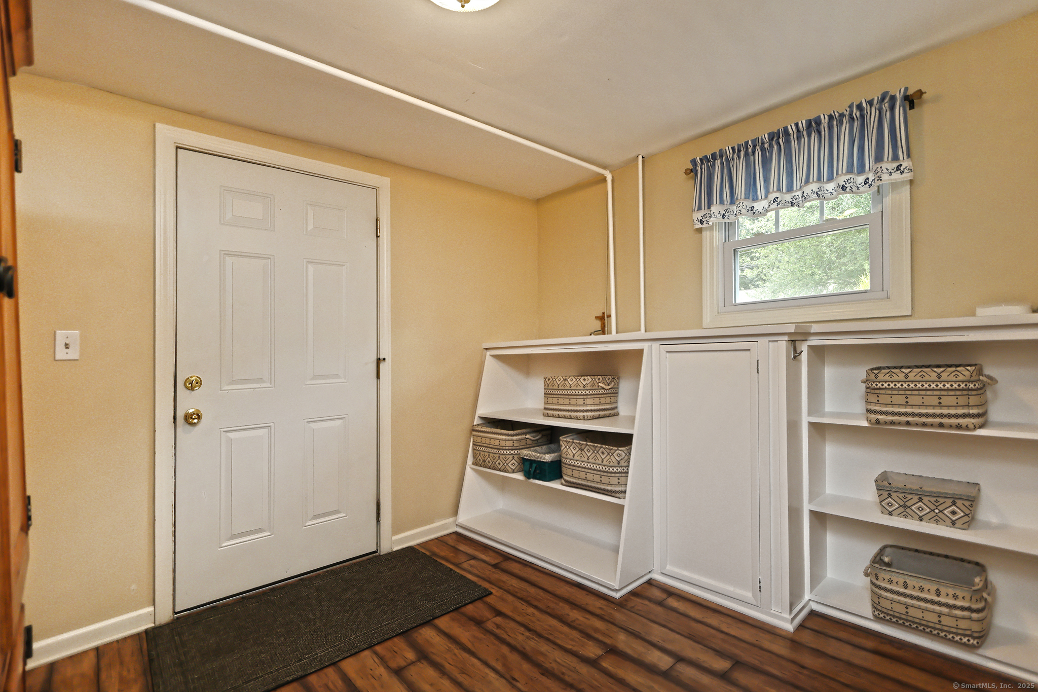 Milford, Connecticut, 06460, United States, 3 Bedrooms Bedrooms, ,3 BathroomsBathrooms,Residential,For Sale,1933259