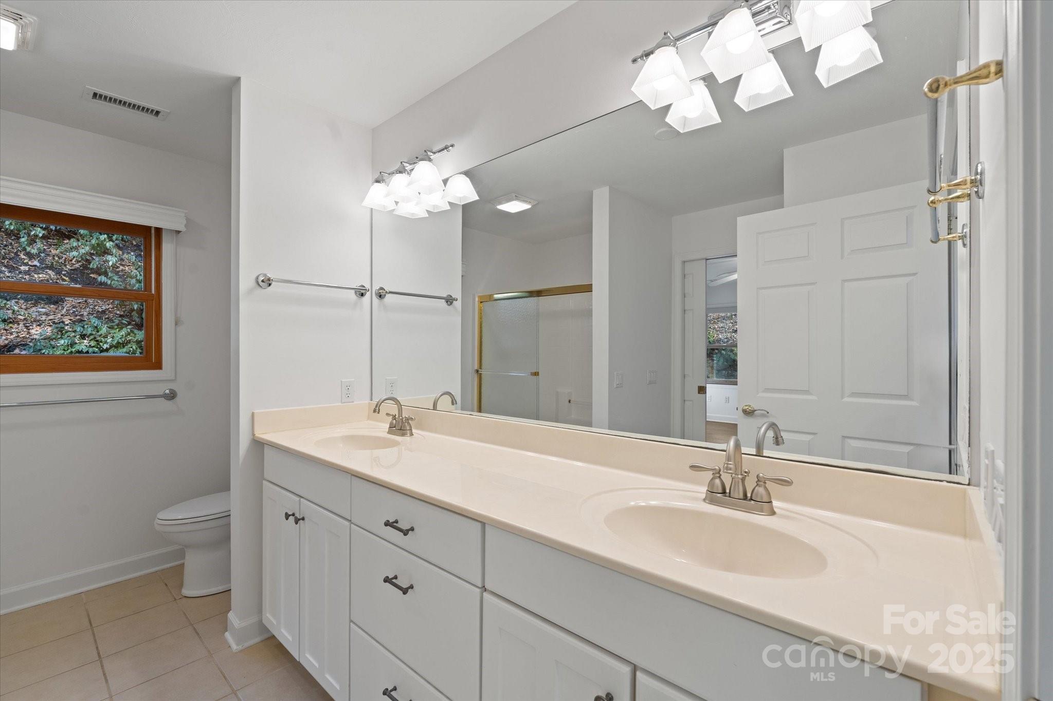 Waynesville, North Carolina, 28786, United States, 3 Bedrooms Bedrooms, ,3 BathroomsBathrooms,Residential,For Sale,1992184