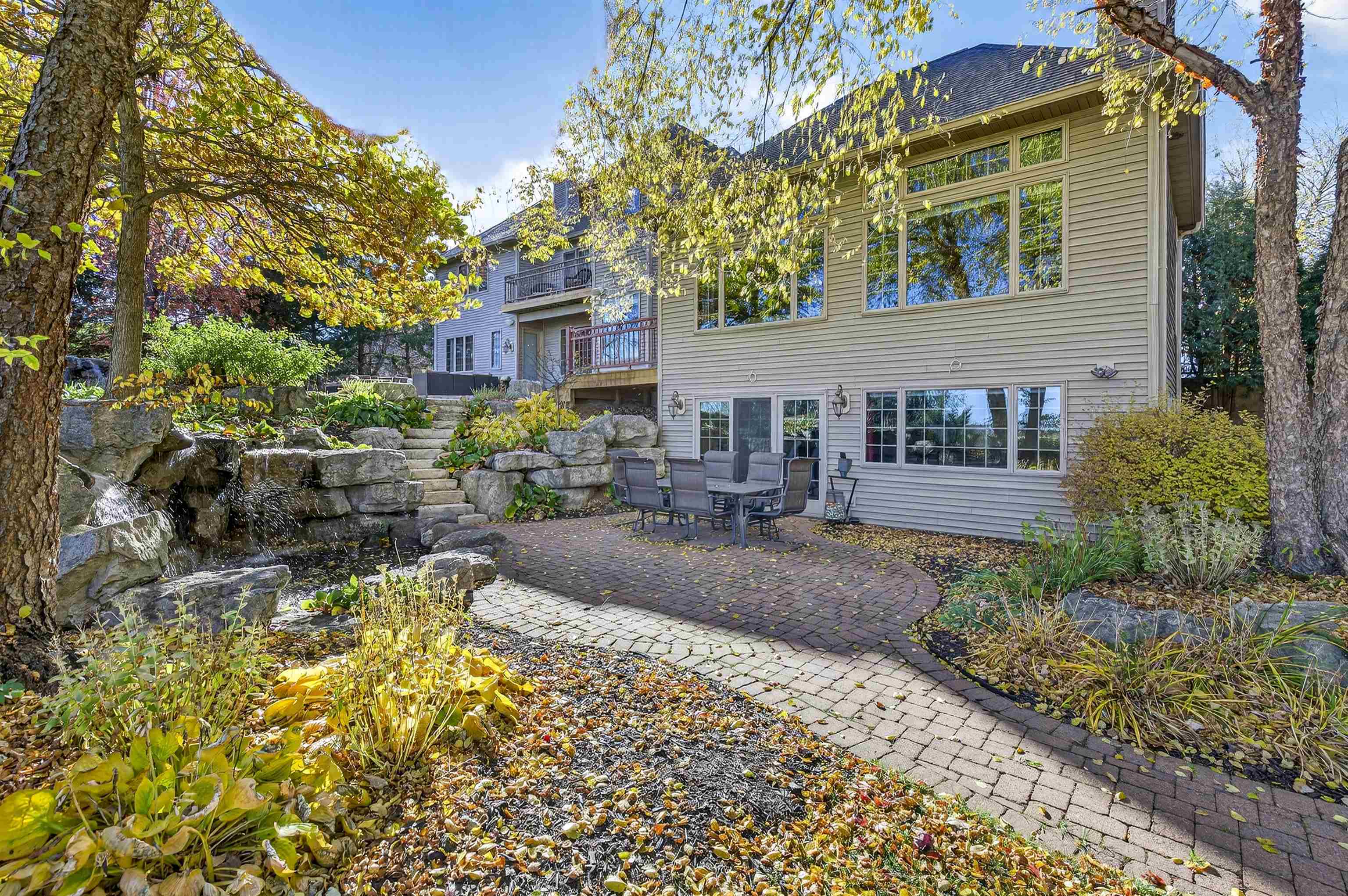 NEENAH, Wisconsin, 54956, United States, 5 Bedrooms Bedrooms, ,6 BathroomsBathrooms,Residential,For Sale,1992991