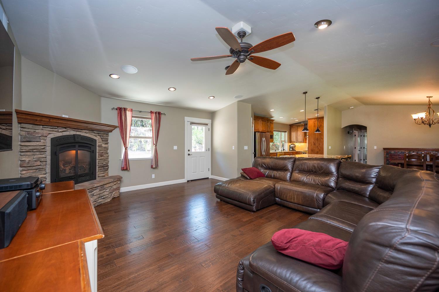 Placerville, California, 95667, United States, 3 Bedrooms Bedrooms, ,3 BathroomsBathrooms,Residential,For Sale,1937817