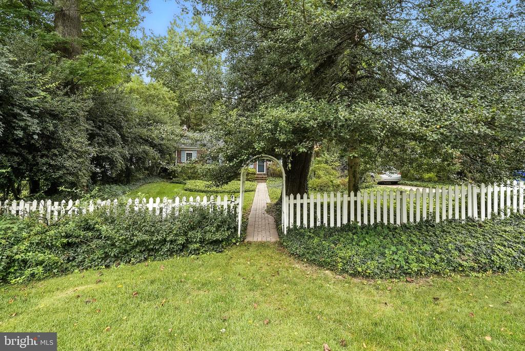 Silver Spring, Maryland, 20901, United States, 3 Bedrooms Bedrooms, ,1 BathroomBathrooms,Residential,For Sale,1928721