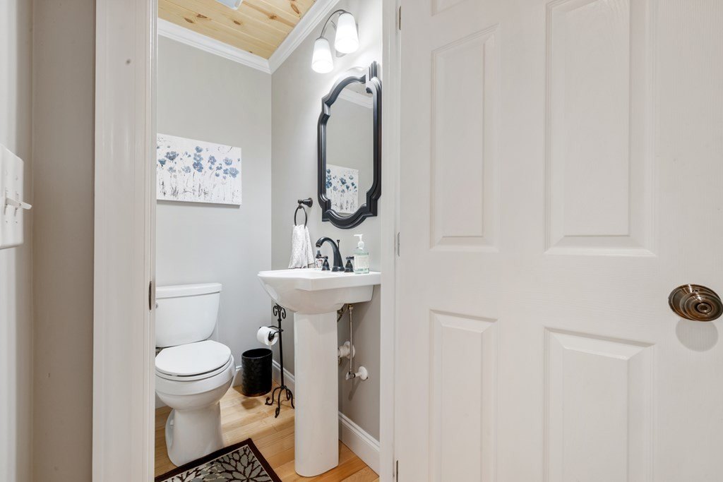 Hayesville, North Carolina, 28904, United States, 3 Bedrooms Bedrooms, ,4 BathroomsBathrooms,Residential,For Sale,1974136