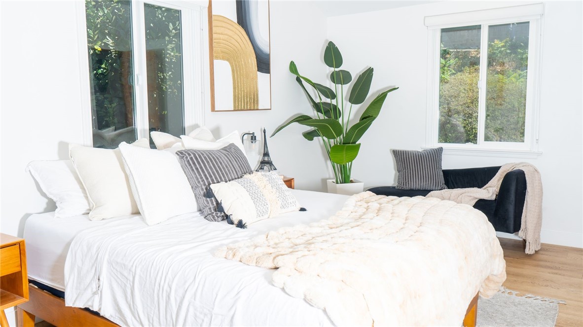 Los Angeles, California, 90027, United States, 3 Bedrooms Bedrooms, ,3 BathroomsBathrooms,Residential,For Sale,1980837