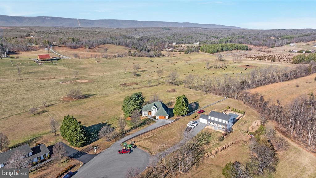 Winchester, Virginia, 22602, United States, 5 Bedrooms Bedrooms, ,5 BathroomsBathrooms,Residential,For Sale,2039774