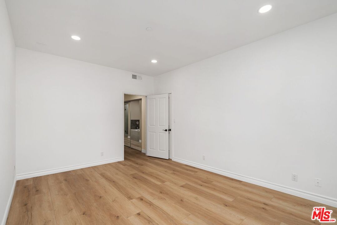 West Hollywood, California, 90048, United States, 2 Bedrooms Bedrooms, ,3 BathroomsBathrooms,Residential,For Sale,1762053