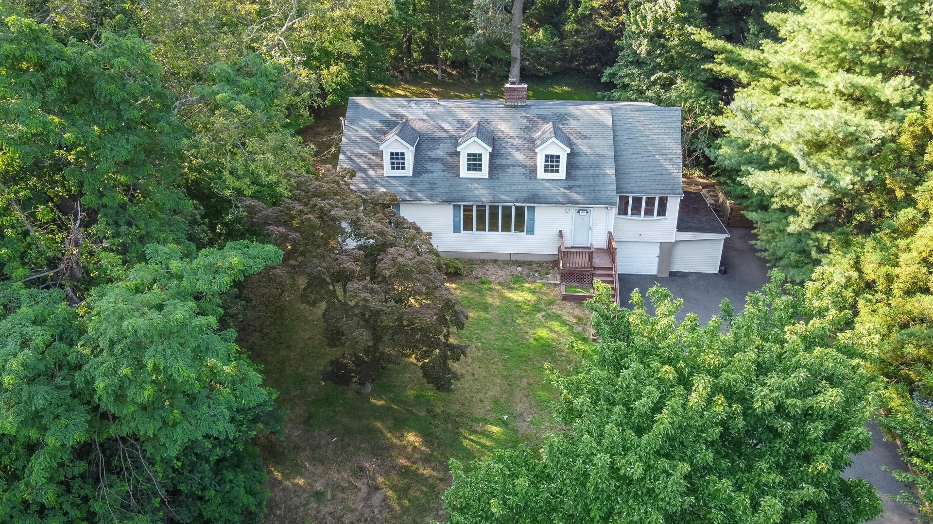 Huntington, New York, 11743, United States, 4 Bedrooms Bedrooms, ,3 BathroomsBathrooms,Residential,For Sale,1895271