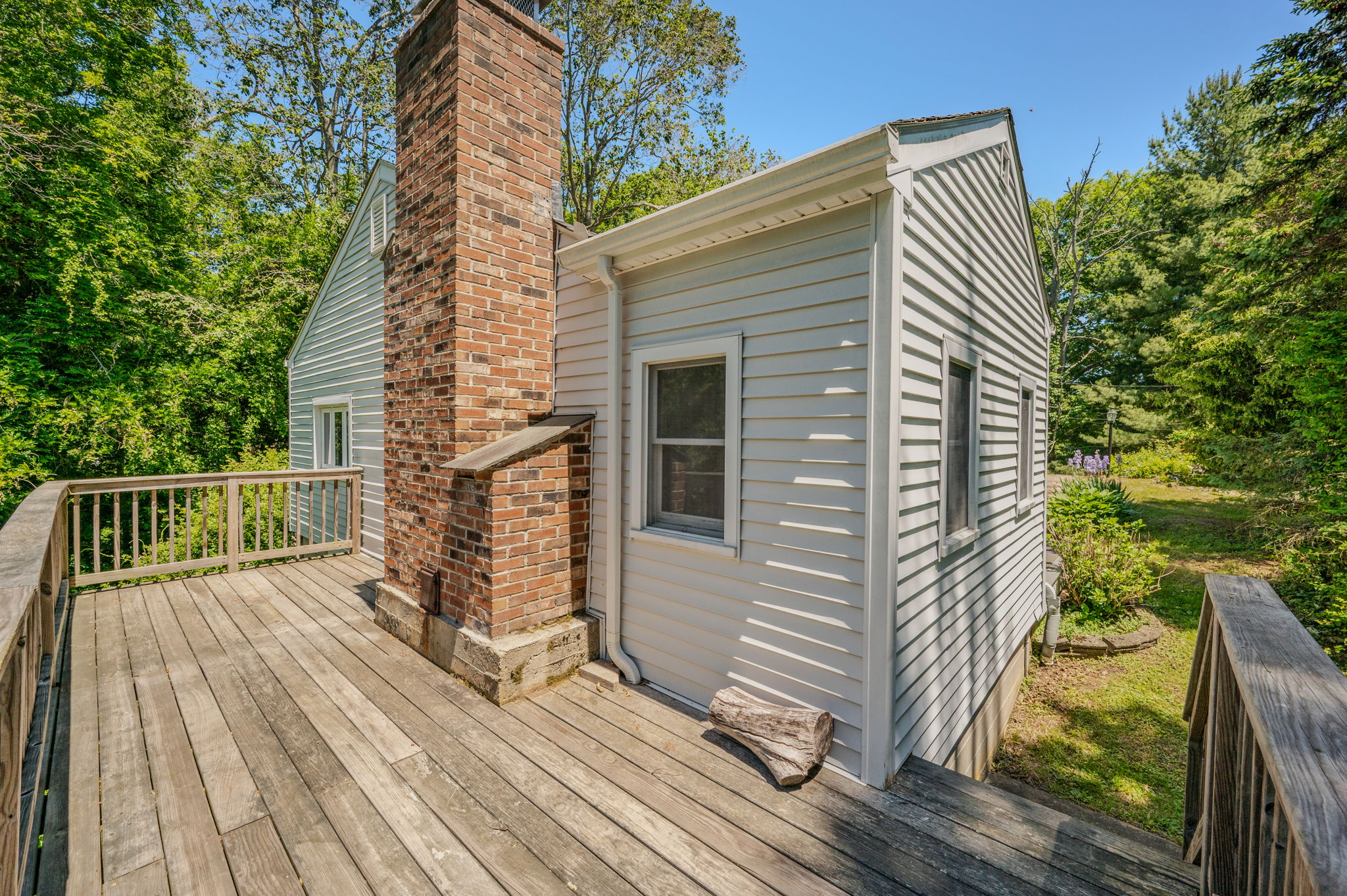  Find privacy and charm in this beautifully updated Waterford home. - 物件實景